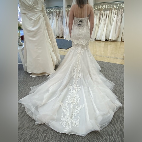 Maggie Sottero Alistaire Wedding Gown Dress - Picture 2 of 10